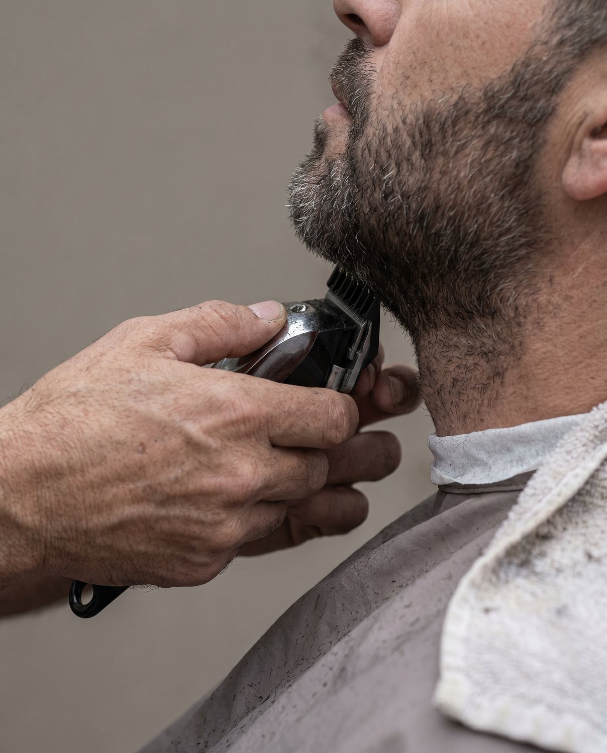 A short beard trim in progress