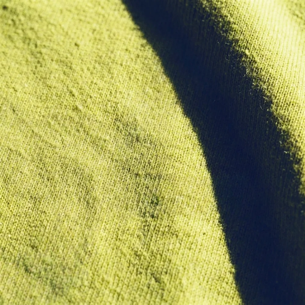 Look 04 detail in a circular crop.