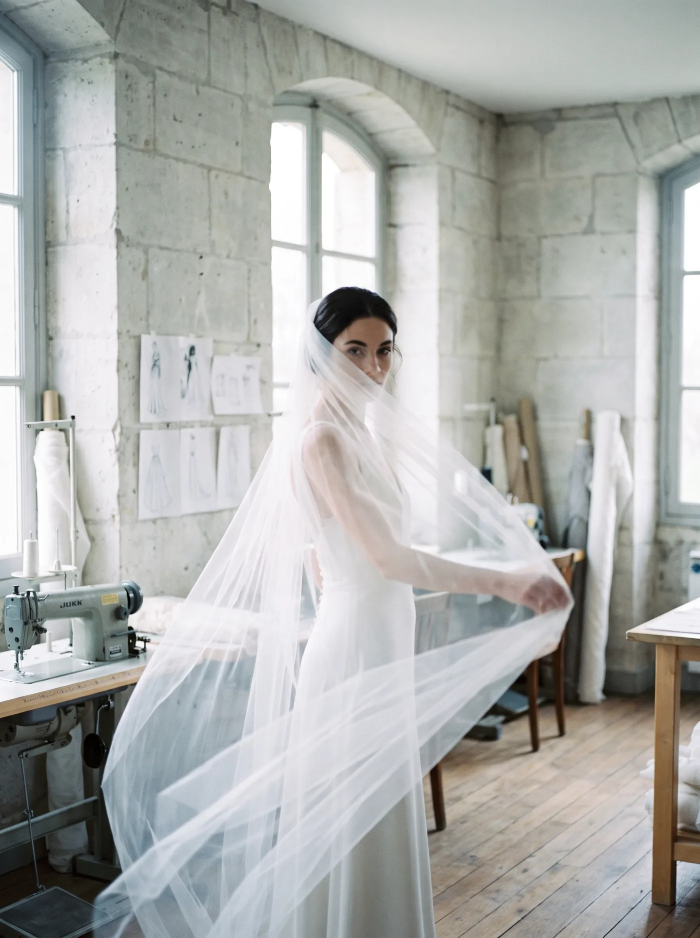Look 07, a veil study photographed in movement.